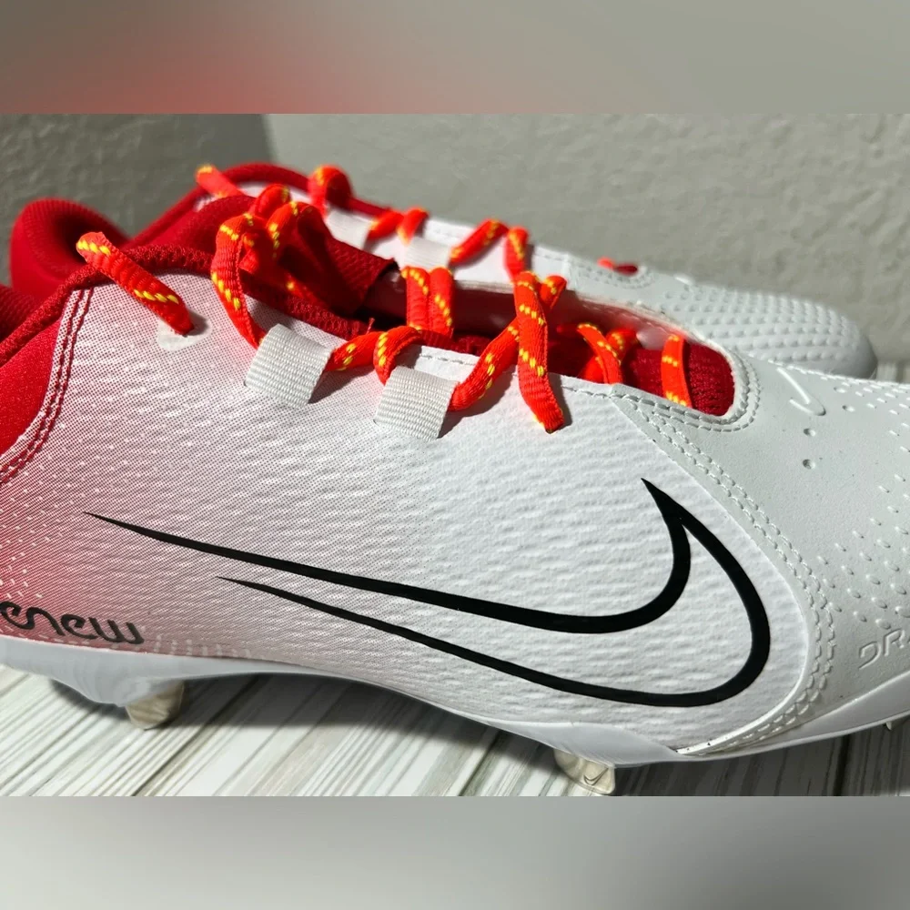 Nike‎ Women's Hyperdiamond 4 Pro Metal Fastpitch Softball Cleats Size 9.5 white